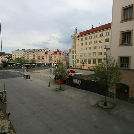 No. 22 Zeyerova 15 *